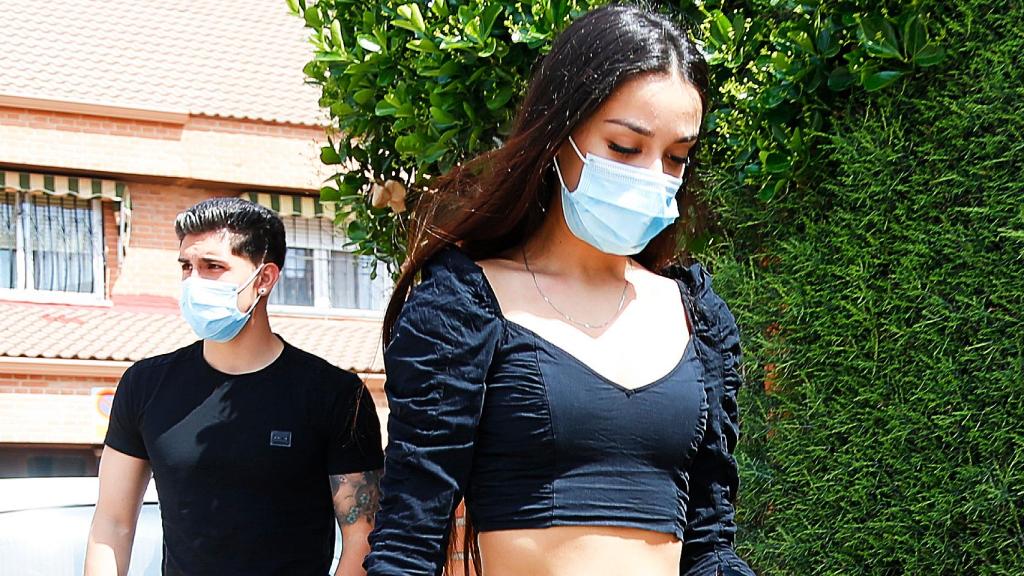 Julia Janeiro junto a su novio, Brayan Mejía.