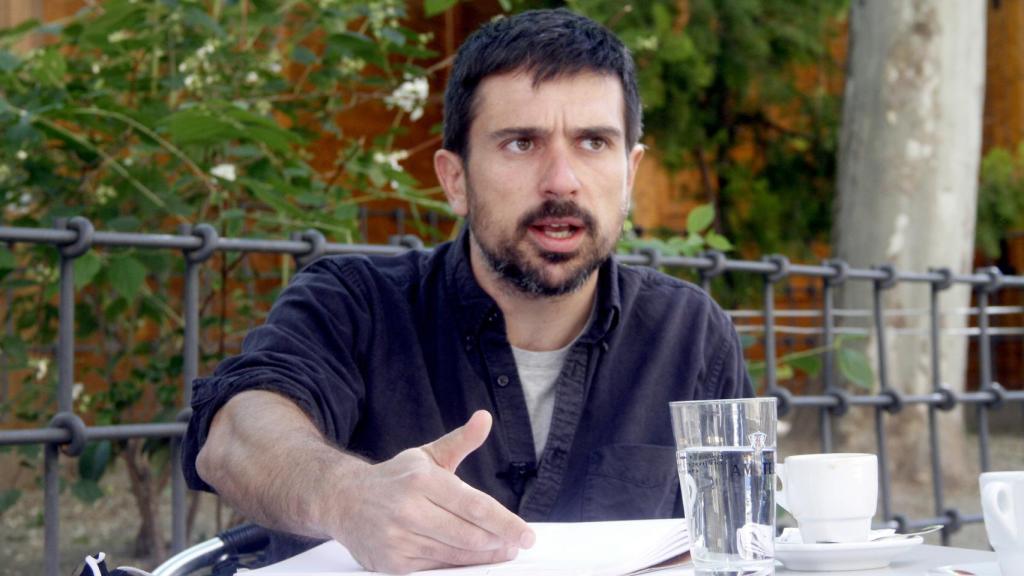 Ramón Espinar, ex secretario general de Podemos Madrid, entrevistado por EL ESPAÑOL en Vallecas.