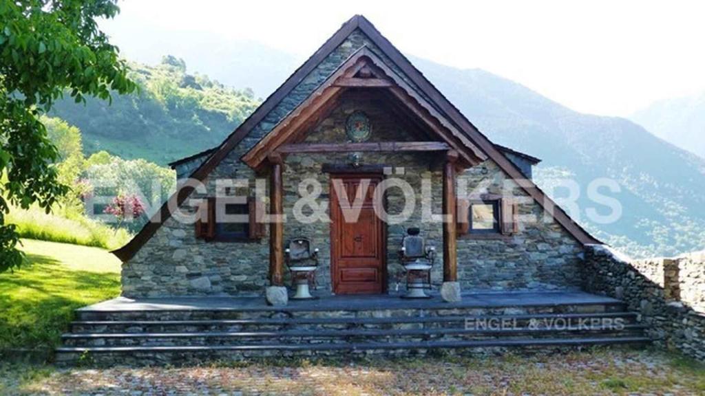 La cabaña de invitados, independiente de la casa principal.