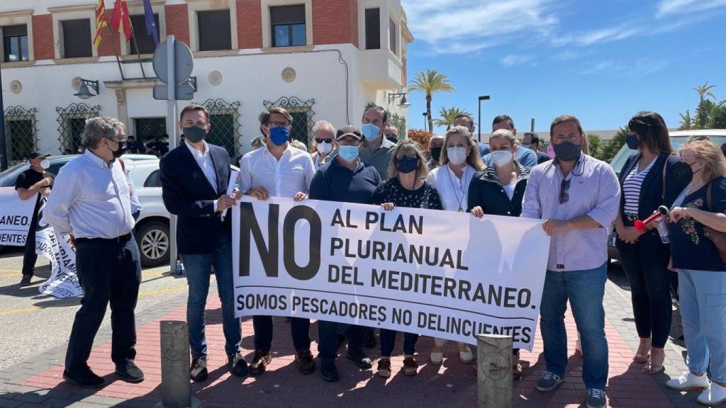 El Partido Popular se manifestó el pasado viernes con las cofradías alicantinas y murciana.