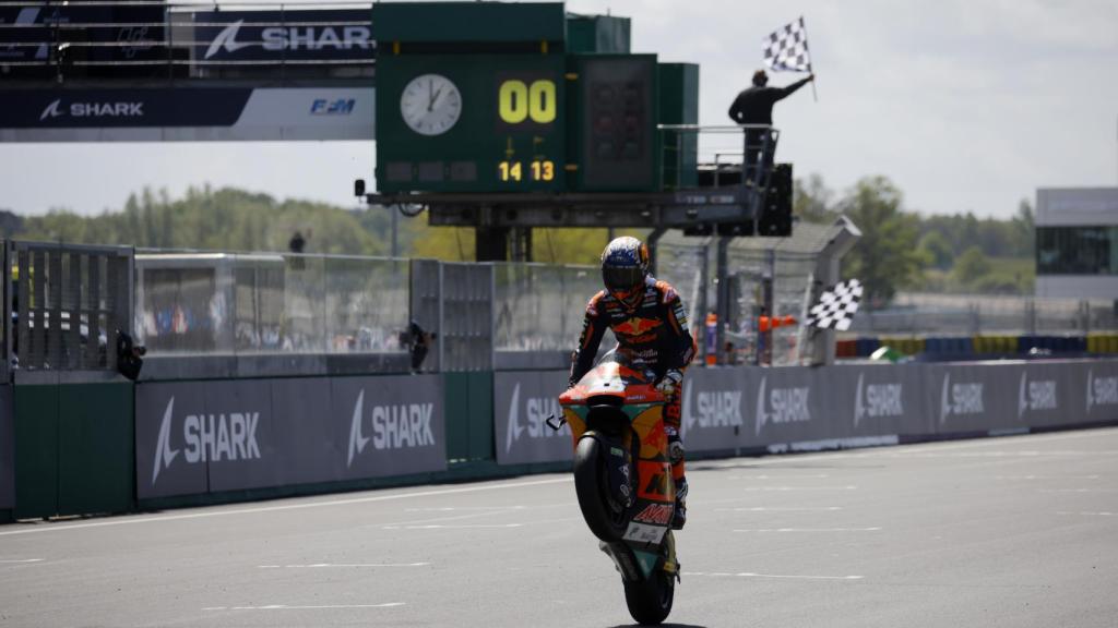 Raúl Fernández celebra su victoria en Le Mans