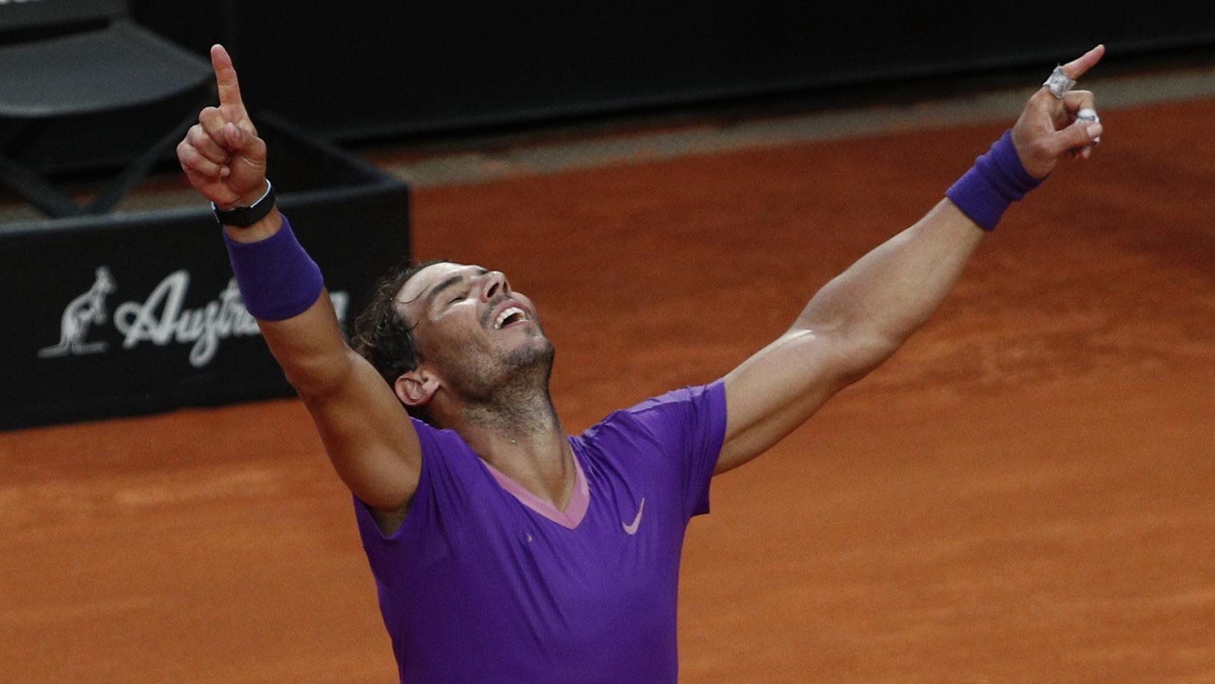 Manos al cielo de Rafa Nadal para celebrar la victoria en el Masters 1000 de Roma 2021