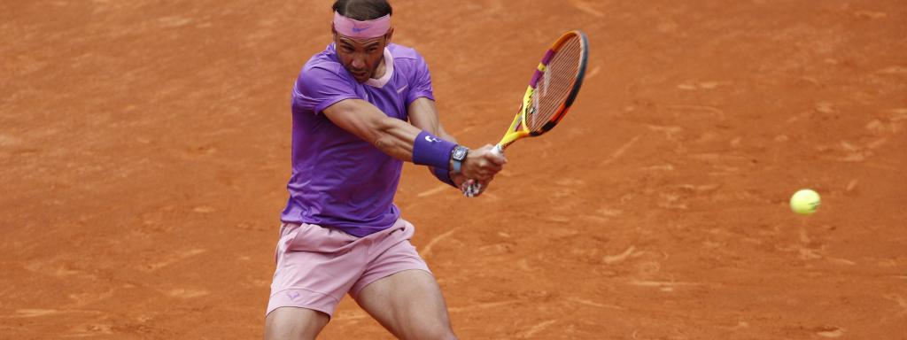 Revés de Rafa Nadal en un intercambio de golpes