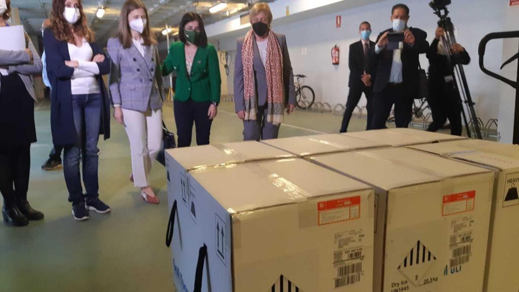 Llegada de las primeras dosis de Pzifer a la Comunitat el pasado 5 de abril.
