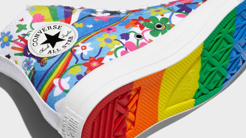 Un ejemplo de Converse Pride.