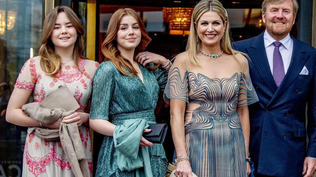 Máxima y Guillermo de Holanda con sus hijas Amalia, Ariane y Alexia