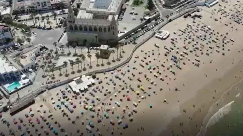 Chipiona se convirtió en viral el pasado año por el respeto a las normas anticovid el pasado año.