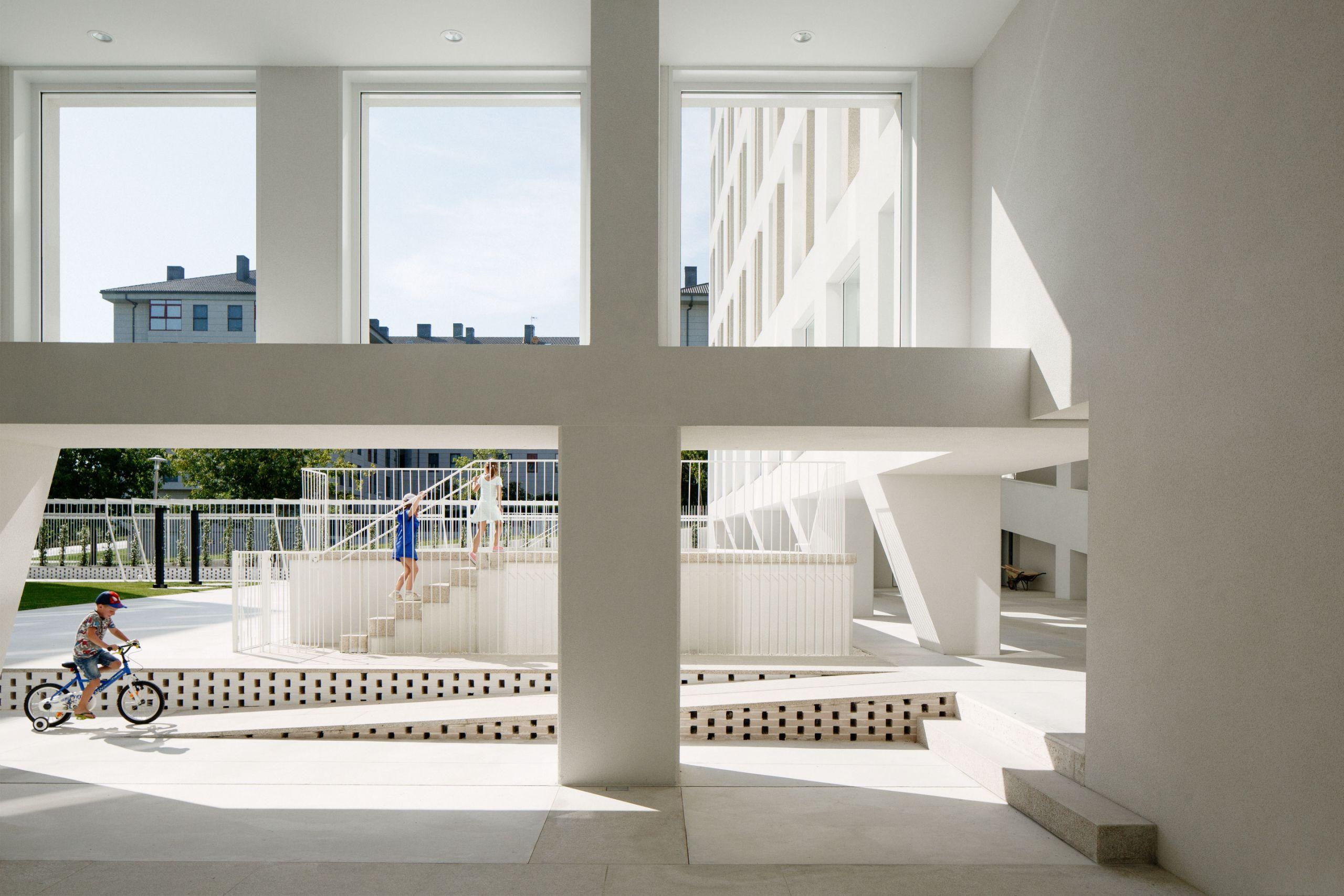 El edificio de la Cooperativa Trece Rosas en Santa Marta (Luis Díaz Díaz).