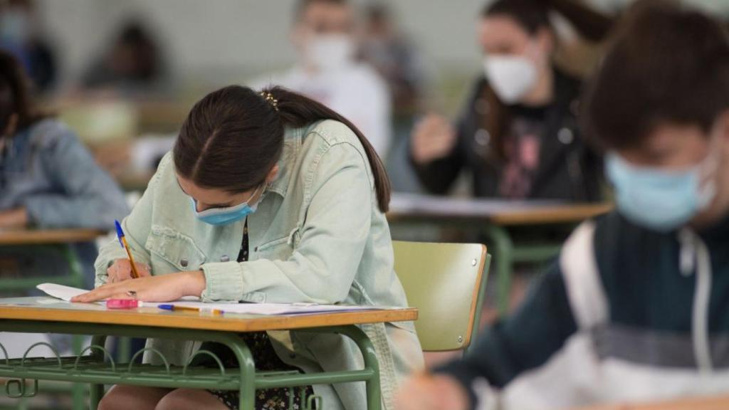 Alumnos enfrentándose a la selectividad