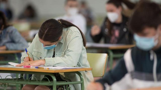 Alumnos enfrentándose a la selectividad