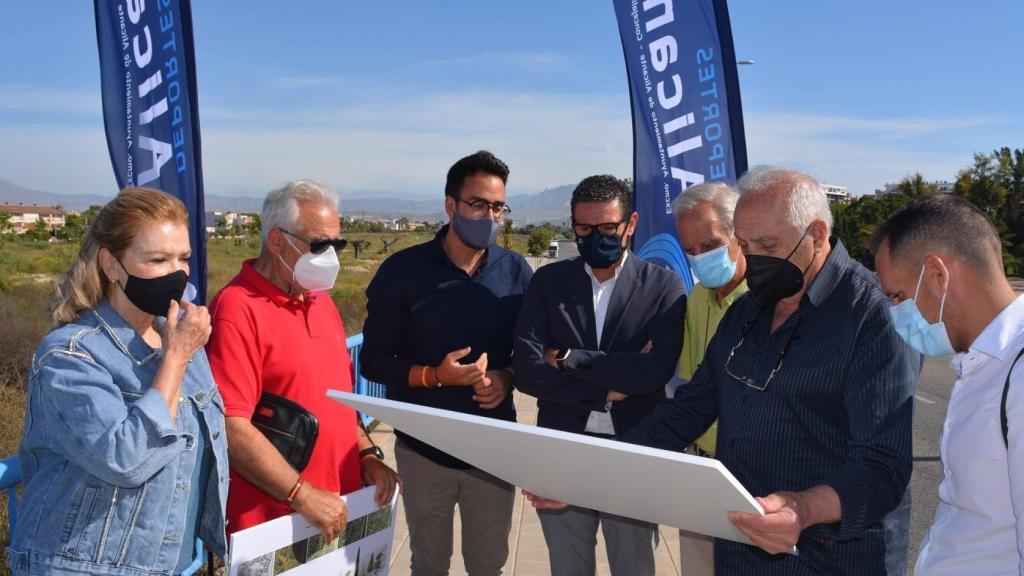 Los concejales junto a  las asociaciones vecinales.