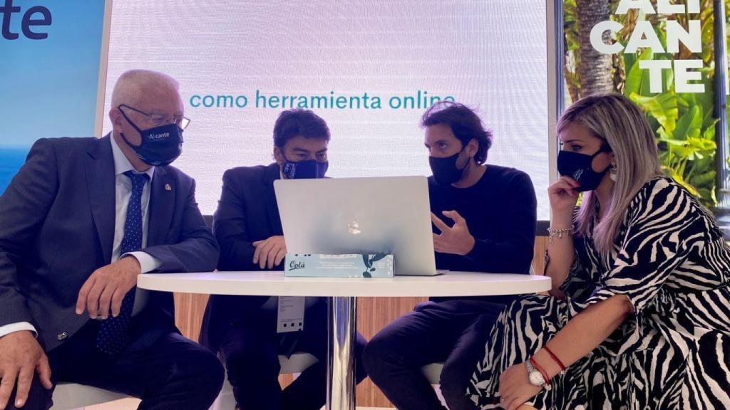 El alcalde y la vicealcaldesa de Alicante, en la firma del convenio.