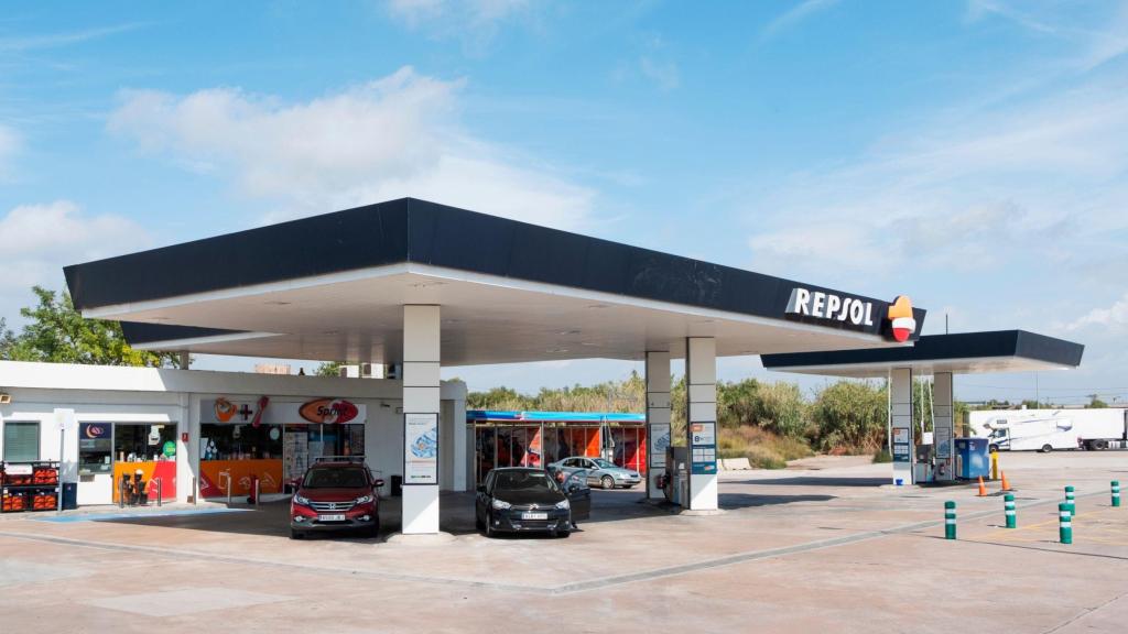 Foto de archivo de una gasolinera Repsol.