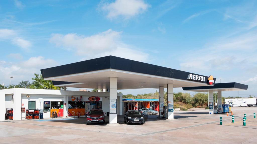 Foto de archivo de una gasolinera Repsol.