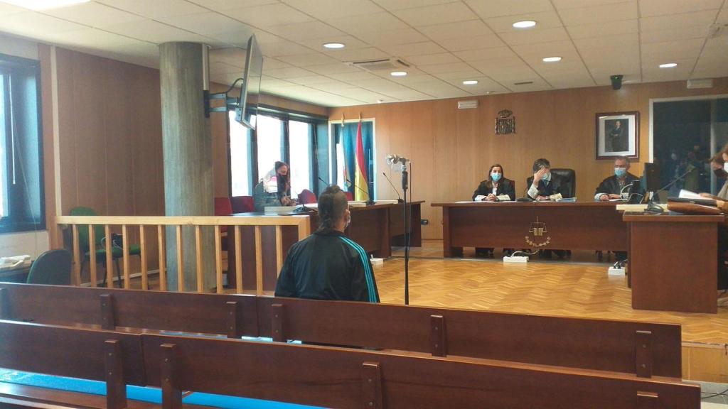 Vista de conformidad contra un acusado de atentado por haber lanzado adoquines a la Policía durante una protesta con motivo de un mitin de Vox en Vigo