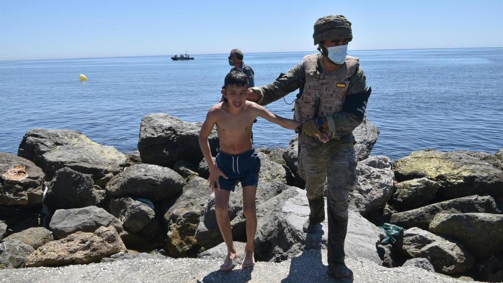 Llegada de menores a Ceuta.