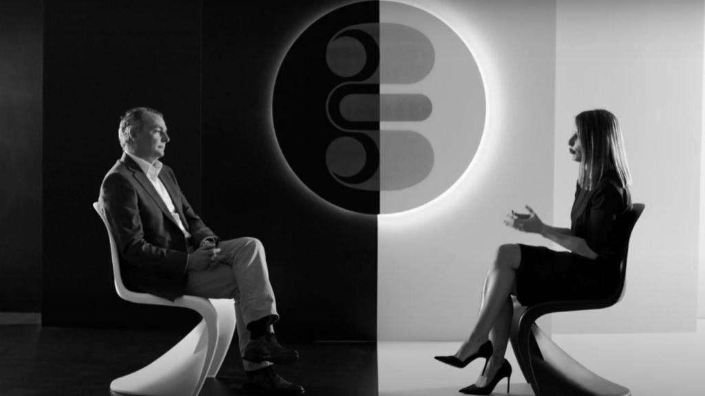 El presidente de CEV, Salvador Navarro, y la directora general de IFA, Esther Guilabert,  conversan sobre la importancia del asociacionismo entre las empresas.