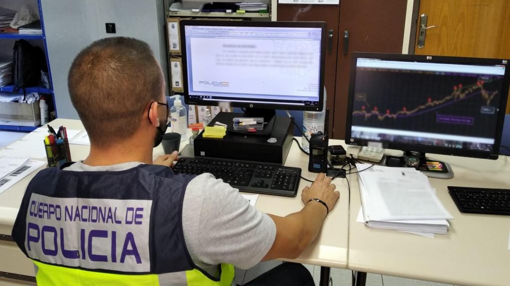 Imagen de la operación policial contra los supuestos brokers
