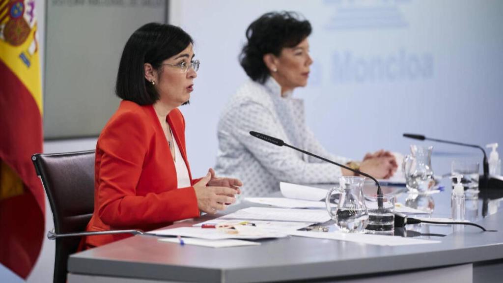 La ministra de Sanidad, Carolina Darias, y la ministra de Educación, Isabel Celaá, durante una rueda de prensa tras la reunión del Consejo Interterritorial del Sistema Nacional de Salud. Foto: A. Pérez Meca. POOL/Europa Press