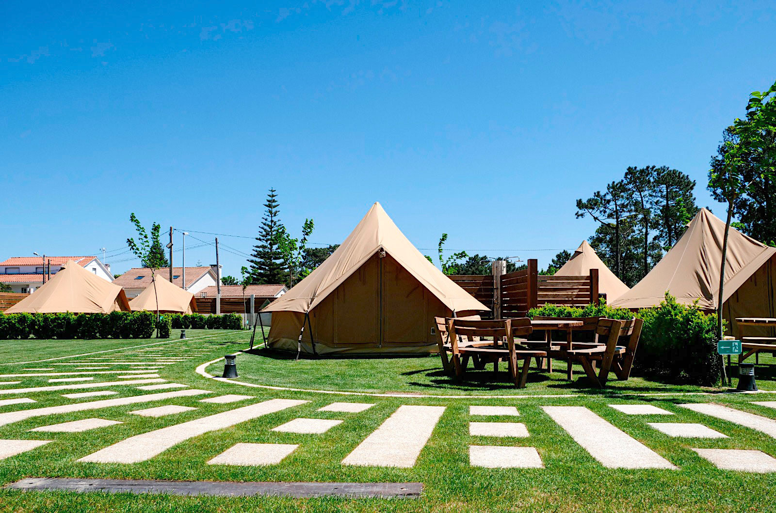  Zona de tiendas del glamping. Foto: Glamping Illa de Arousa.