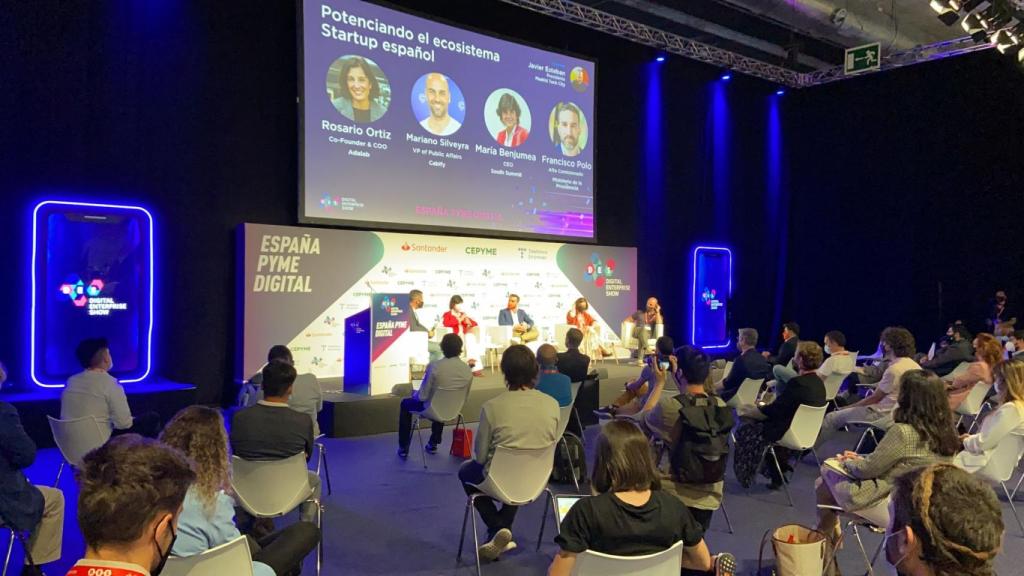Una de las sesiones dedicadas a startups en DES 2021, con la presencia de Rosario Ortiz (Adalab), Mariano Silveyra (Cabify), María Benjumea (South Summit) y Francisco Polo (AC para España Nación Emprendedora).