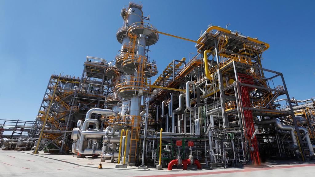 Cepsa optimiza la producción de detergentes biodegradables en su química de Cádiz