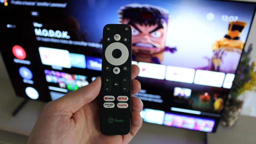 El mando es pequeño pero completo.