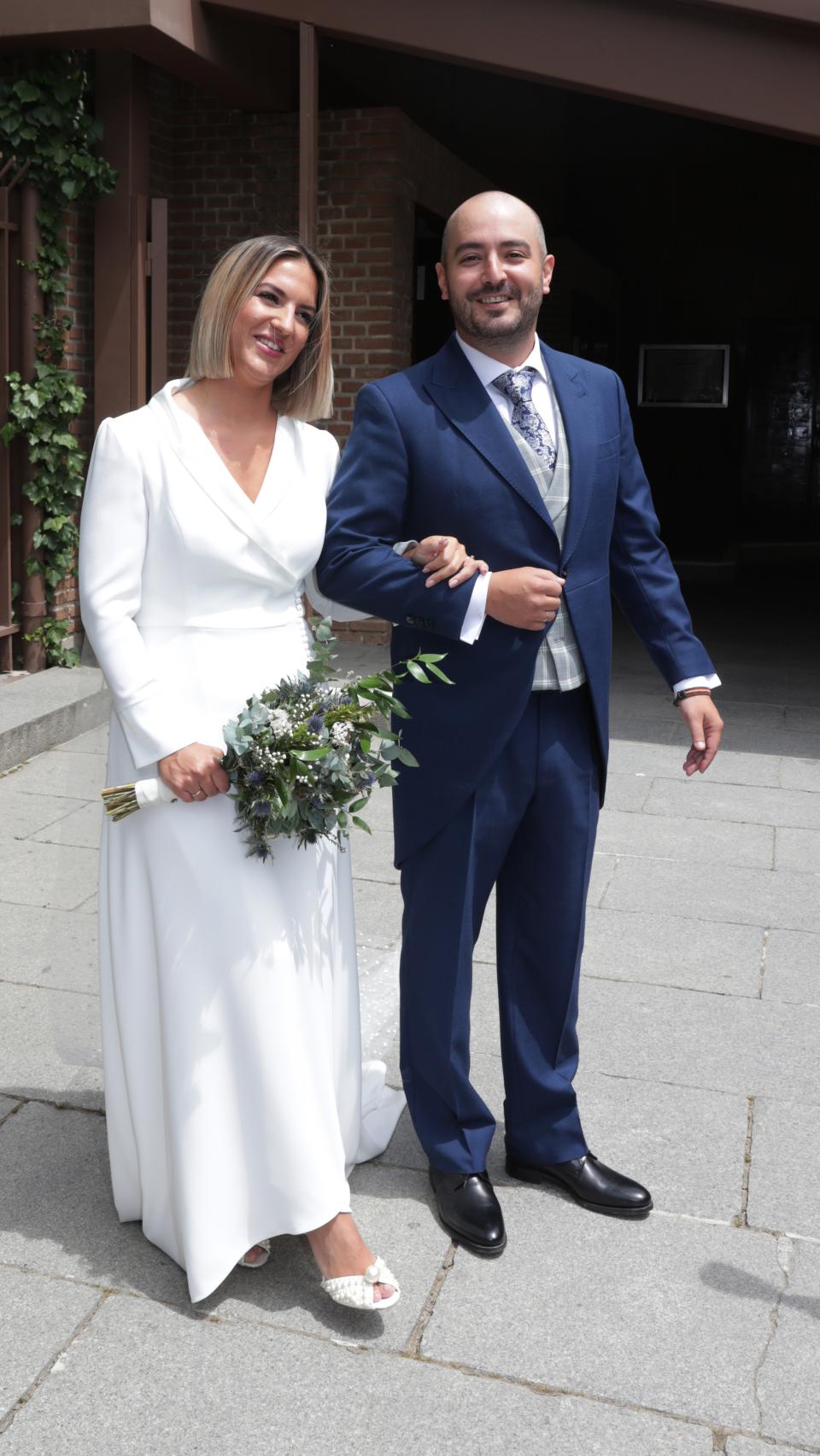 Los novios recién casados.