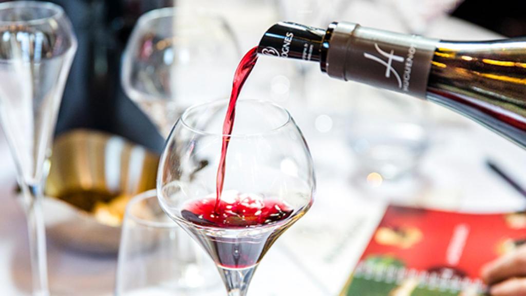 Servicio de vino de Borgoña.