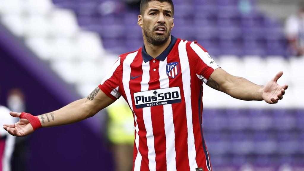 Luis Suárez protesta una acción