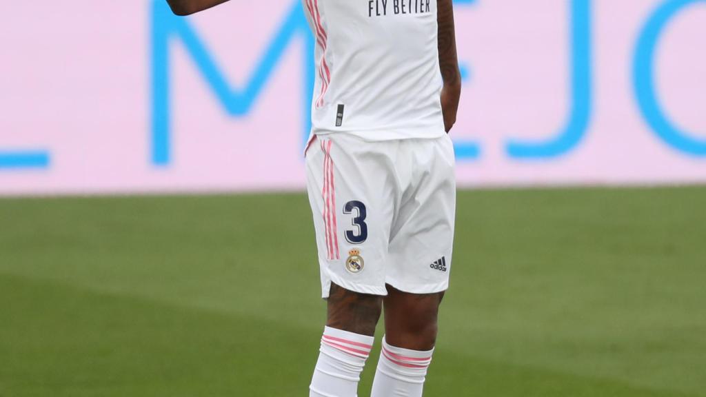 Eder Militao se lamenta tras fallar una ocasión