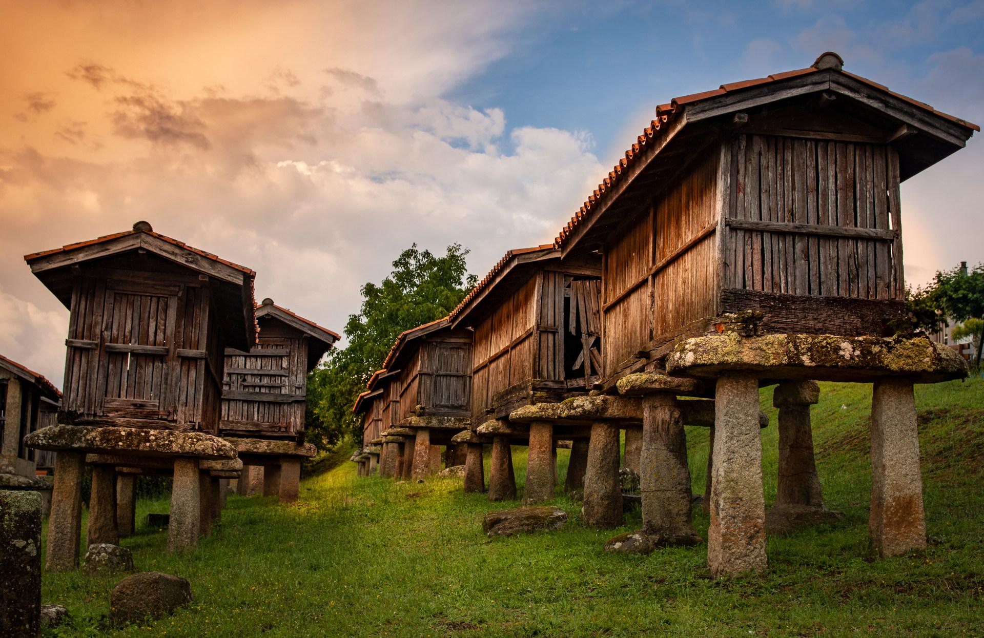 Conjunto de Hórreos de A Merca, Ourense. Foto: Shutterstock