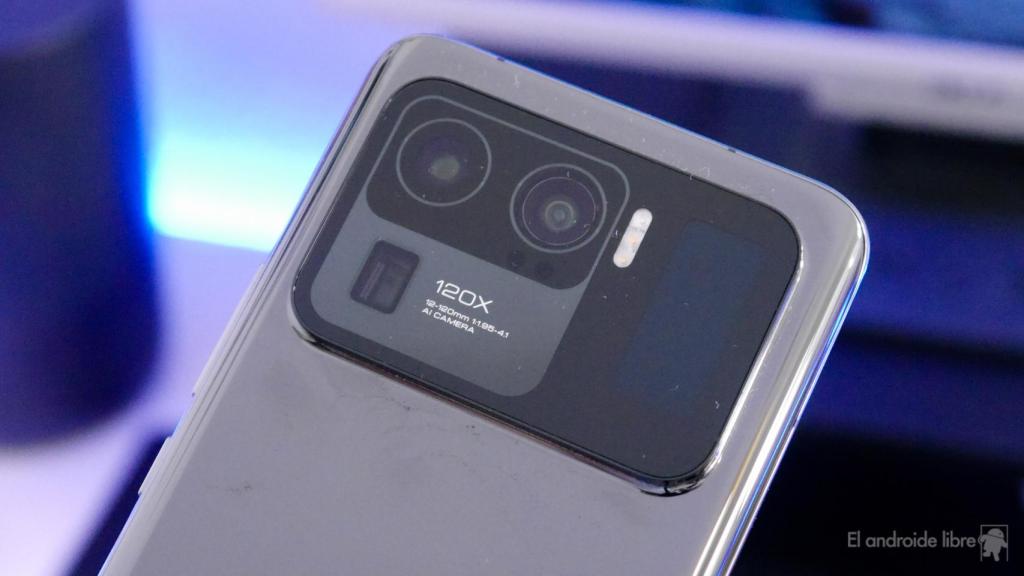 Módulo de cámara con tres sensores, pantalla, flash LED...