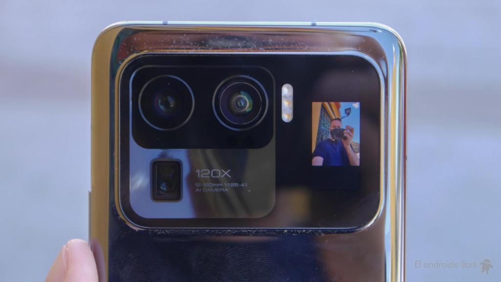 Pantalla trasera para selfies