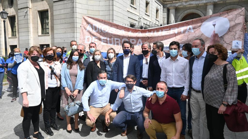 Concentración del PP ante el Ministerio.