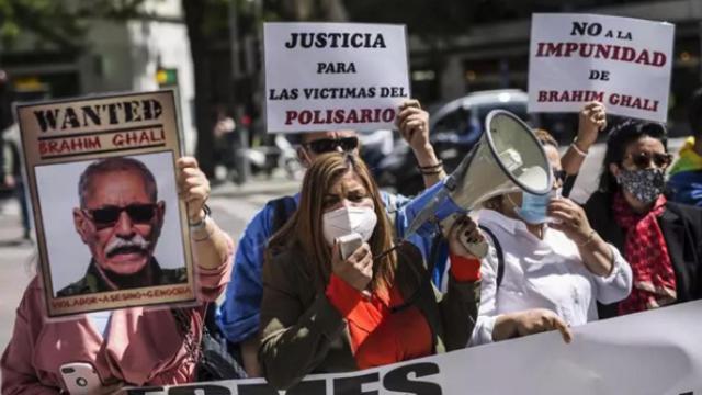Protesta contra el líder del Frente Polisario, Brahim Ghali, en la puerta de la Audiencia Nacional.