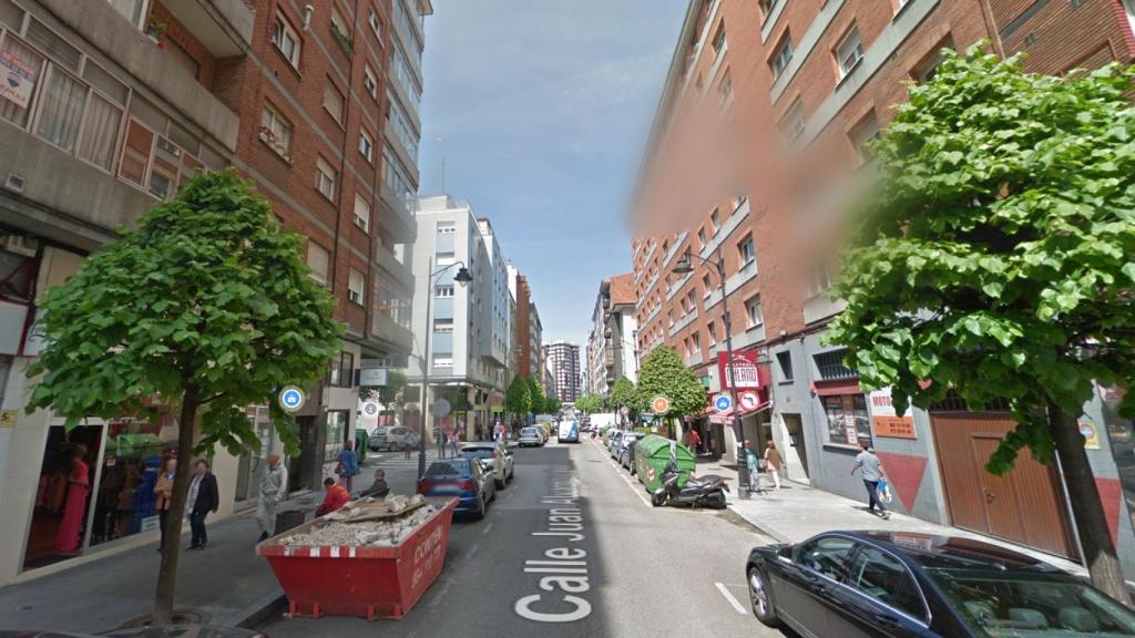 La calle Juan Alvargonzález a la que la Policía ha acudido en múltiples ocasiones.