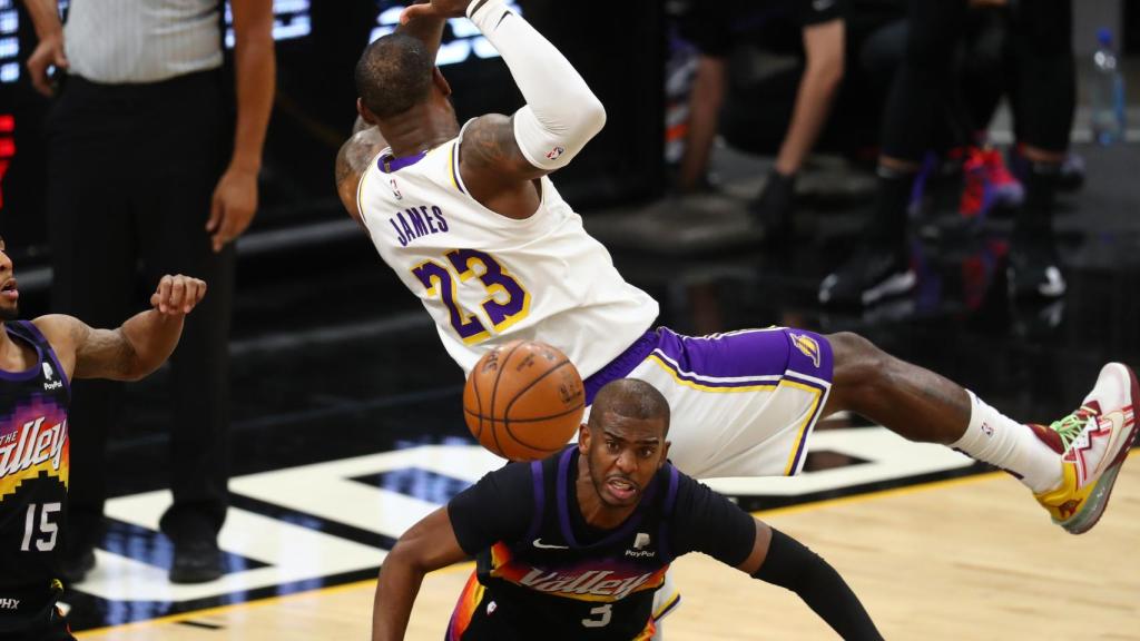 La falta de Chris Paul sobre LeBron James