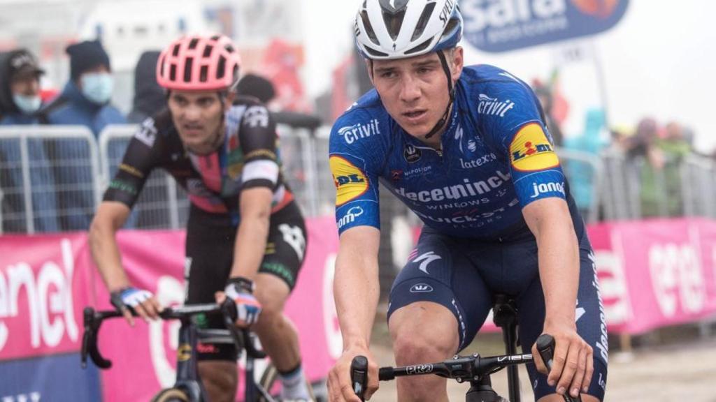 Evenpoel llega roto de cansancio tras la etapa del Zoncolan