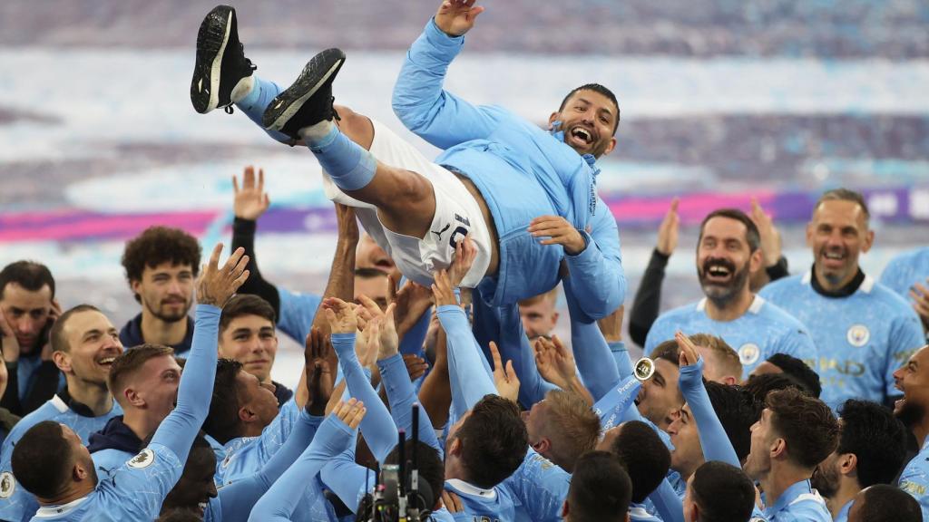 La plantilla del Manchester City despide a Agüero