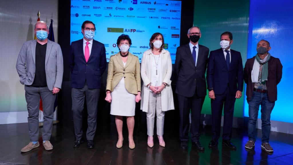 Foto de familia durante la presentación de la Alianza de Formación Profesional.