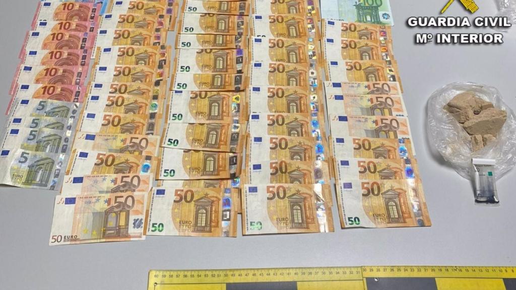 Detienen a un vecino de Salceda (Pontevedra) con 157 gramos de heroína y 2.500 euros