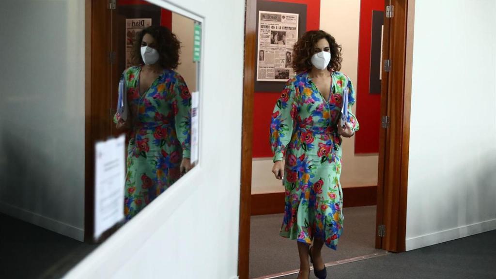 La ministra de Hacienda y portavoz del Gobierno, María Jesús Montero, entrando a la rueda de prensa tras el Consejo de Ministros del martes.