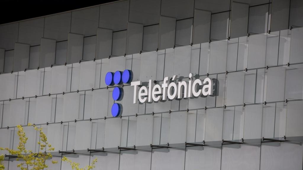 Fachada de la sede de Telefónica en Madrid.