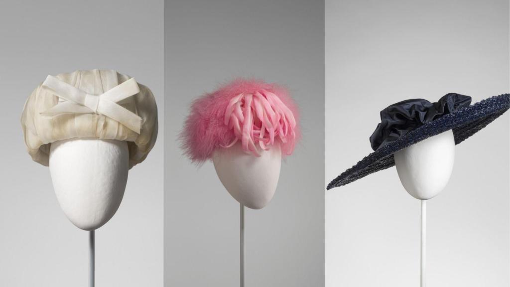 La exposición contará con una muestra de ochenta y siete sombreros del diseñador.