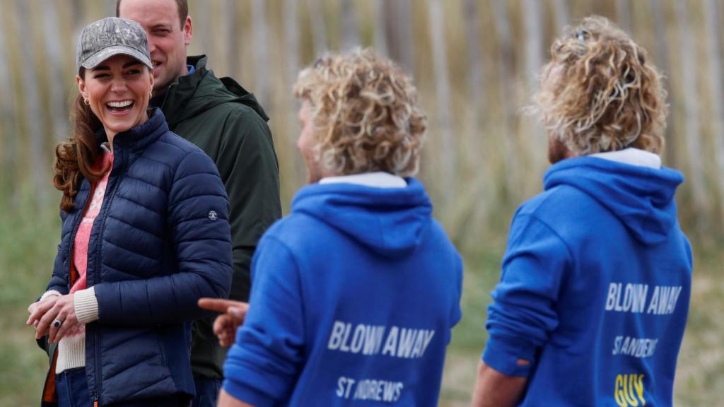 Los duques de Cambridge en St. Andrews.