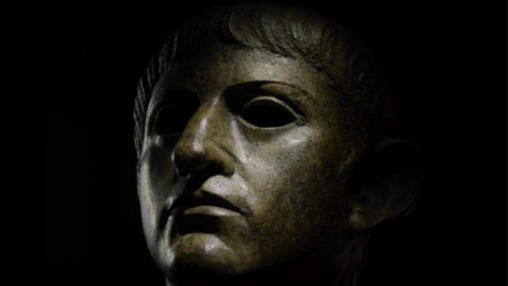 Cabeza de bronce de Nerón hallada en Reino Unido.