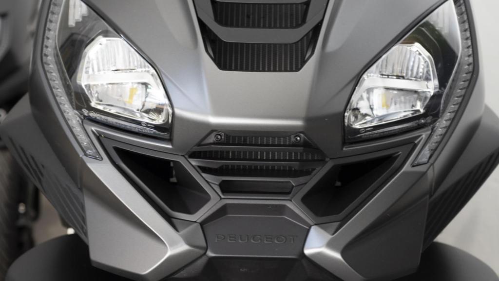 Los acabados son buenos y la tecnología elevada en el Peugeot Metropolis.