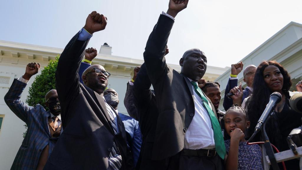 La familia de George Floyd, en la Casa Blanca este martes.