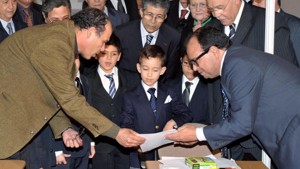 Primer acto en solitario del príncipe Moulay Hassan con tan sólo siete años en Casablanca.